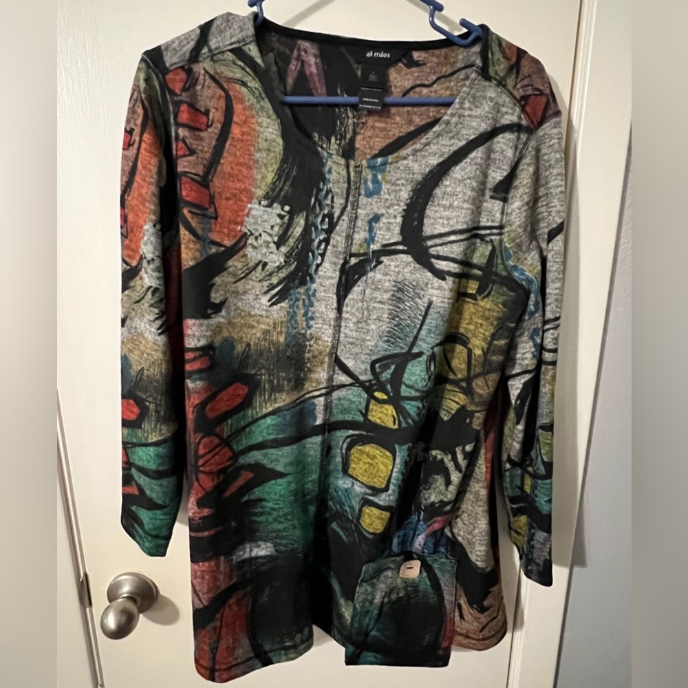 Women’s Ali Miles multi color top
Size L